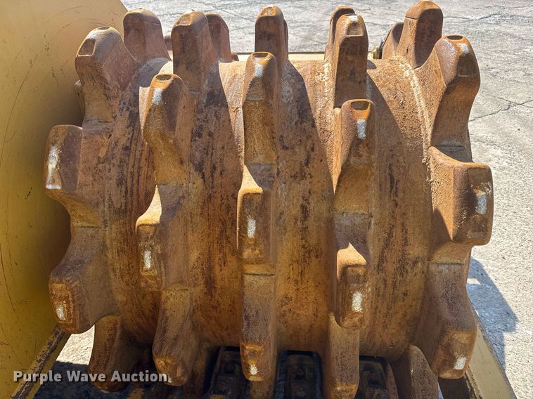 image for item DW1896 2018 Caterpillar 815K soil compactor