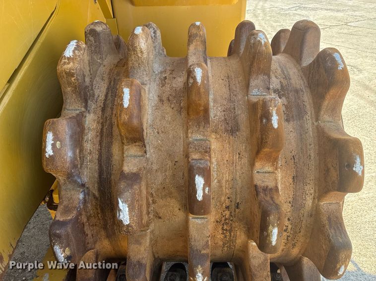 image for item DW1896 2018 Caterpillar 815K soil compactor