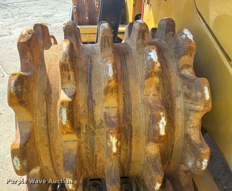 image for item DW1896 2018 Caterpillar 815K soil compactor