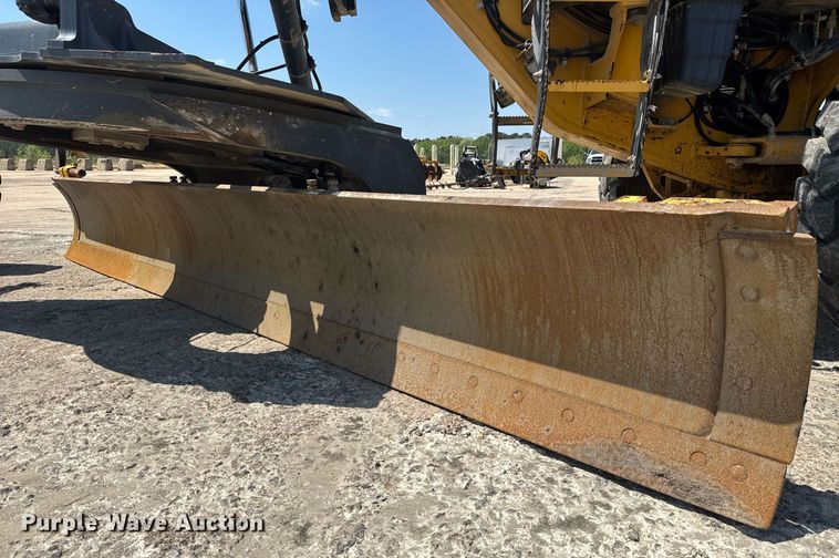 image for item DW1897 2018 John Deere 872G motor grader