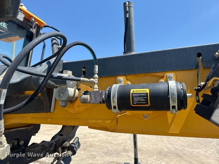 image for item DW1897 2018 John Deere 872G motor grader