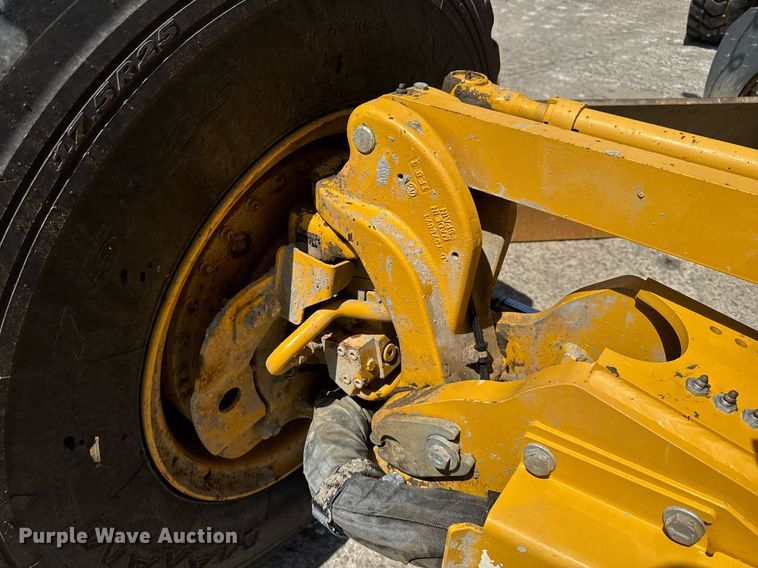 image for item DW1897 2018 John Deere 872G motor grader