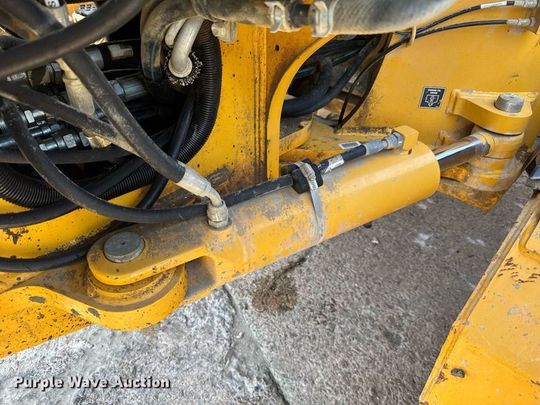 image for item DW1897 2018 John Deere 872G motor grader