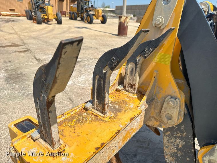 image for item DW1897 2018 John Deere 872G motor grader