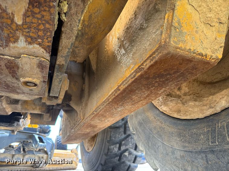 image for item DW1897 2018 John Deere 872G motor grader