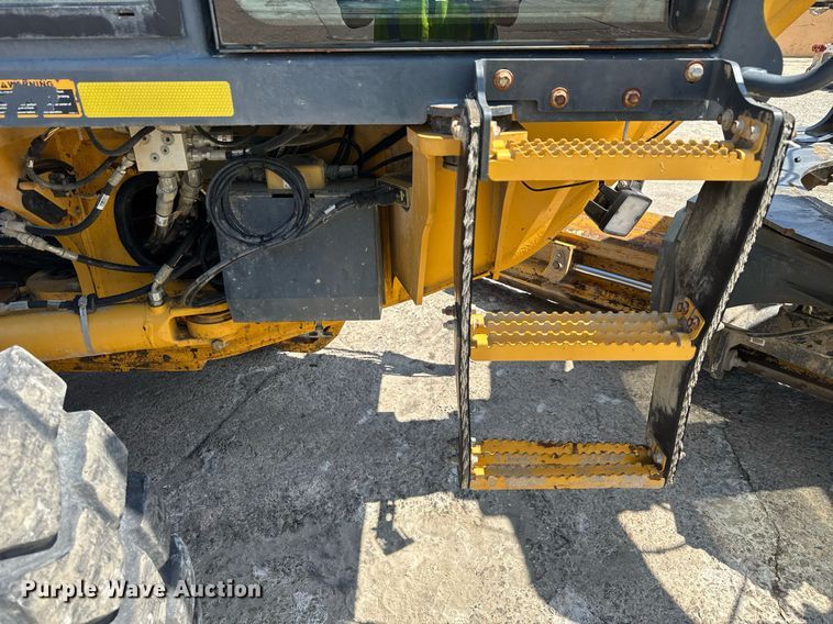 image for item DW1897 2018 John Deere 872G motor grader