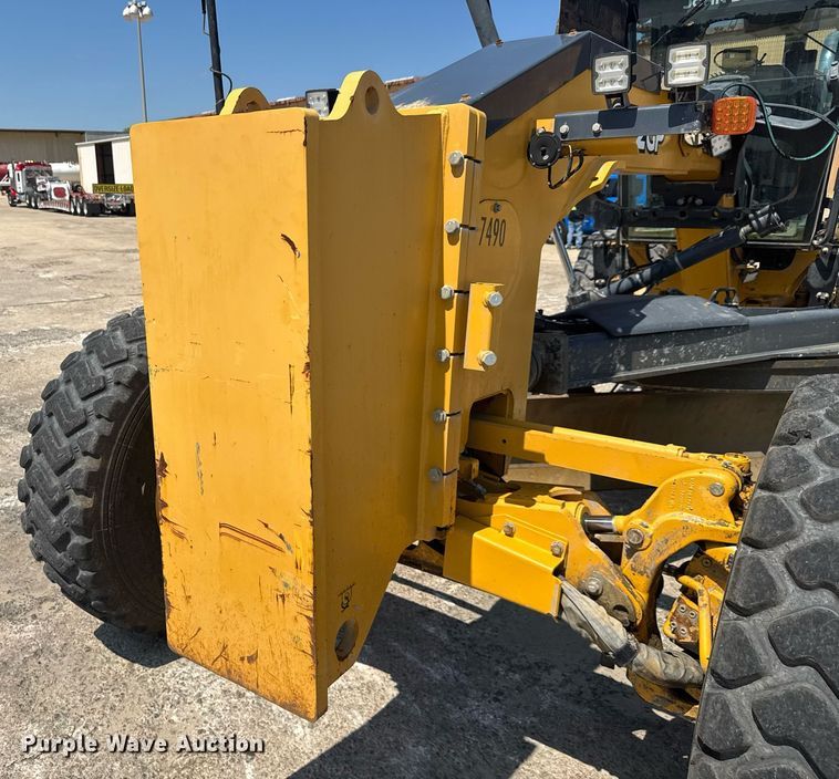 image for item DW1897 2018 John Deere 872G motor grader