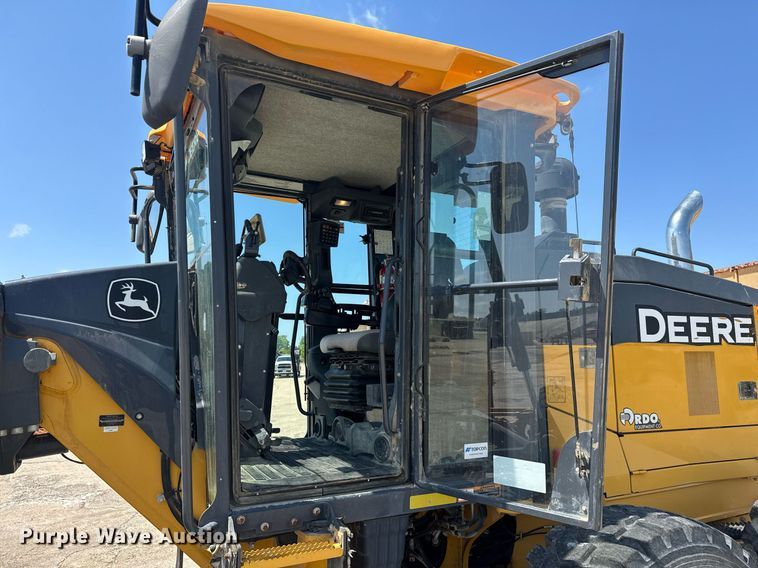 image for item DW1897 2018 John Deere 872G motor grader