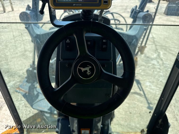 image for item DW1897 2018 John Deere 872G motor grader