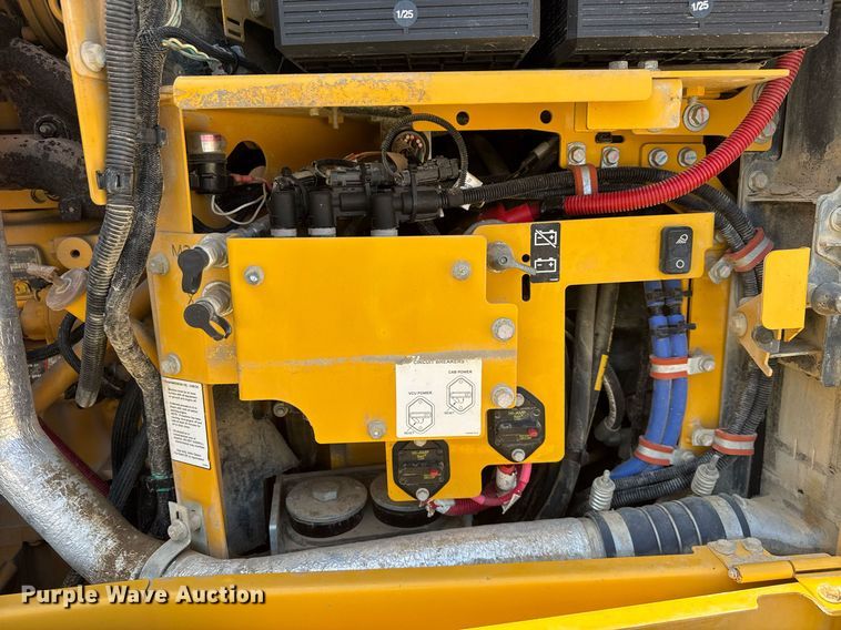 image for item DW1897 2018 John Deere 872G motor grader