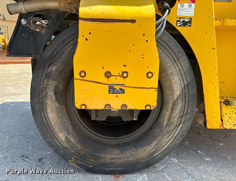 image for item DW1898 2017 Sakai GW750-2 pneumatic roller