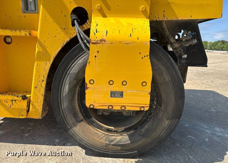 image for item DW1898 2017 Sakai GW750-2 pneumatic roller