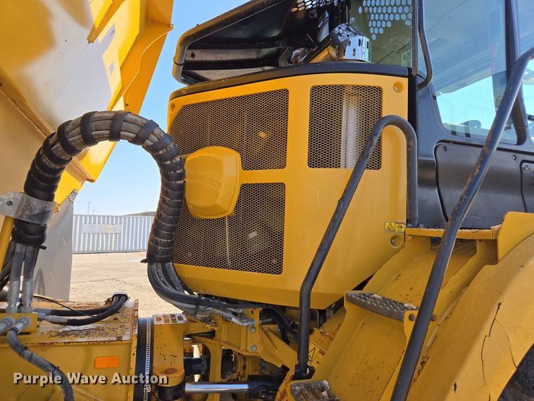 image for item DW1902 2019 Caterpillar 730 articulated haul truck