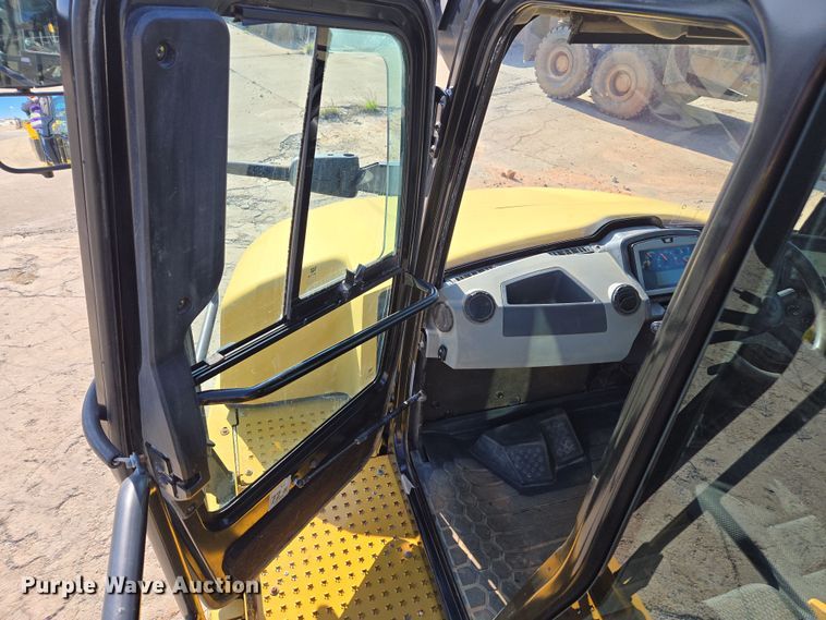 image for item DW1902 2019 Caterpillar 730 articulated haul truck