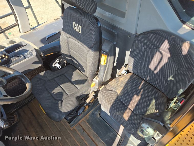 image for item DW1902 2019 Caterpillar 730 articulated haul truck