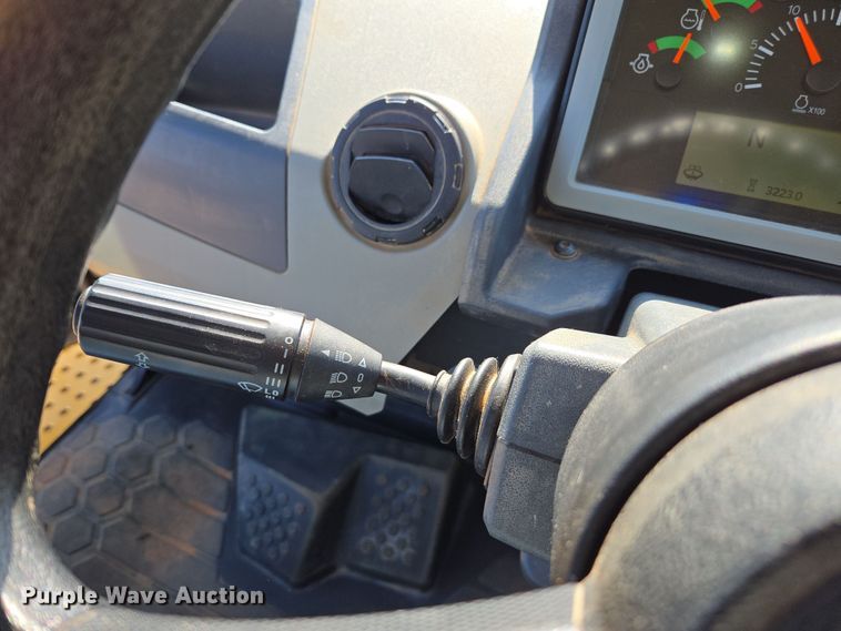 image for item DW1902 2019 Caterpillar 730 articulated haul truck