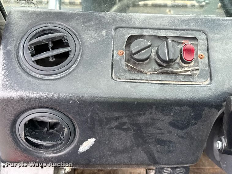 image for item DW8712 2019 AUSA C400HX4 forklift