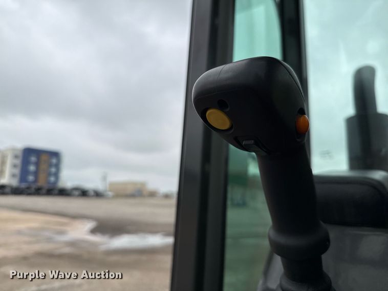 image for item DW8712 2019 AUSA C400HX4 forklift