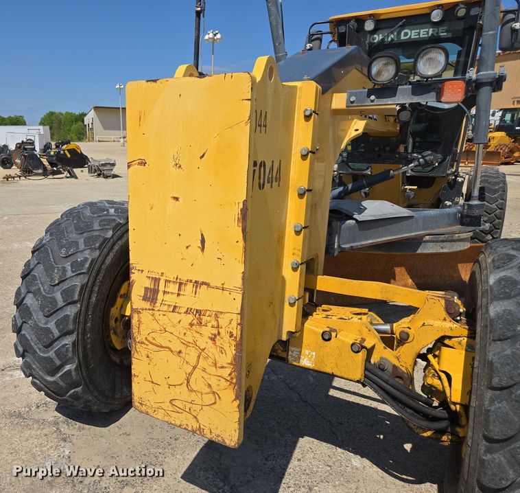 image for item EC3529 2013 John Deere 772G motor grader