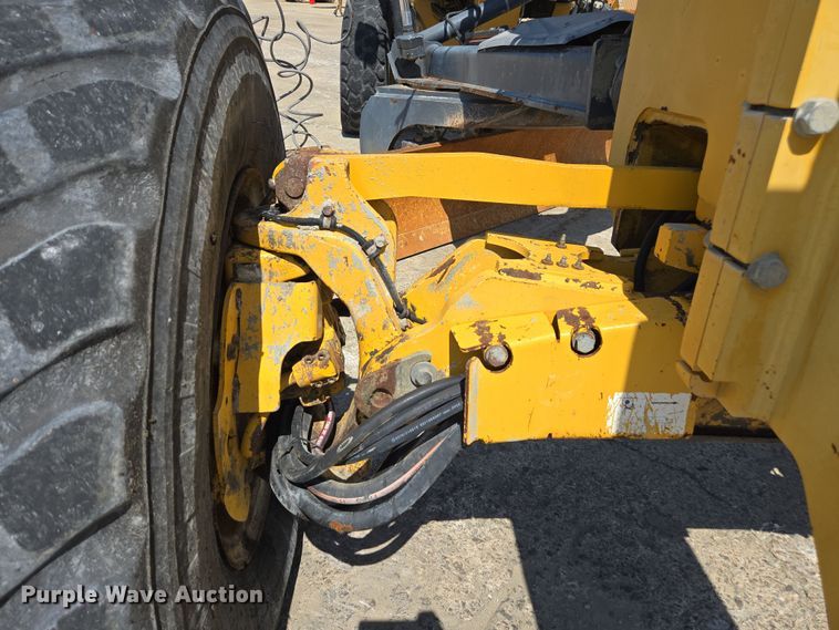 image for item EC3529 2013 John Deere 772G motor grader