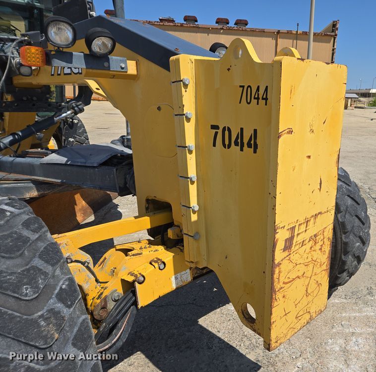 image for item EC3529 2013 John Deere 772G motor grader