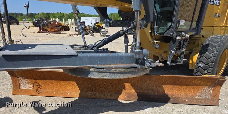 image for item EC3529 2013 John Deere 772G motor grader