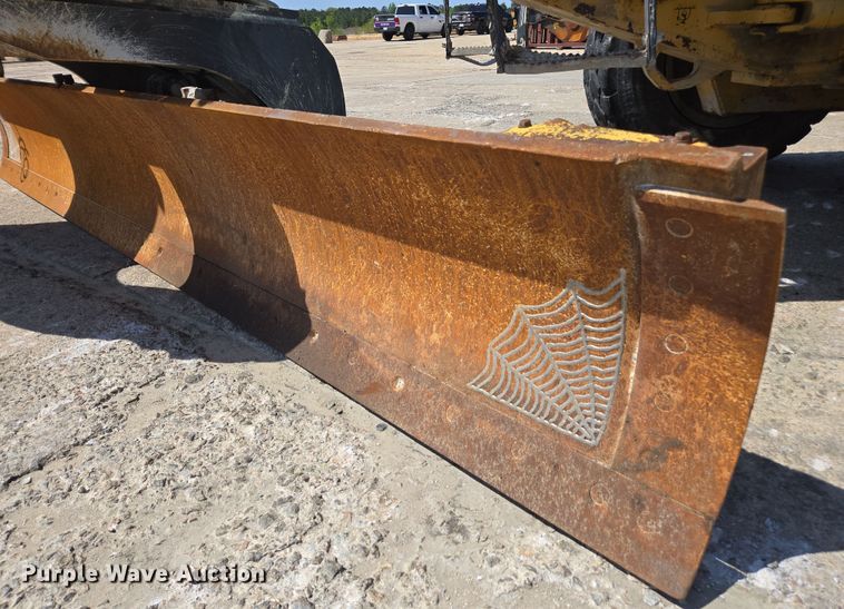 image for item EC3529 2013 John Deere 772G motor grader