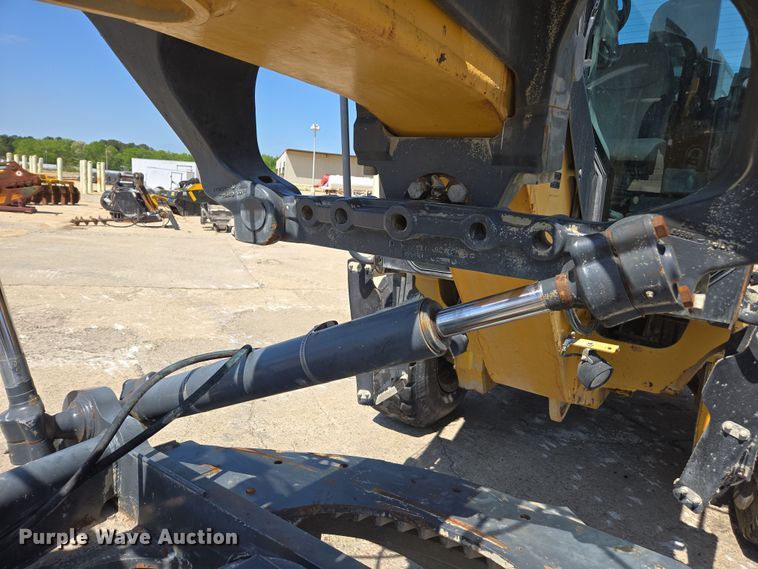 image for item EC3529 2013 John Deere 772G motor grader