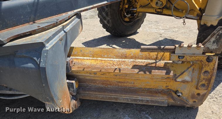 image for item EC3529 2013 John Deere 772G motor grader