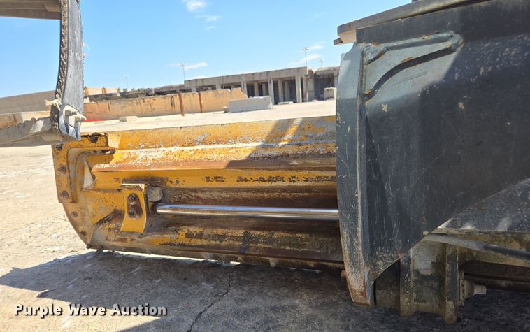 image for item EC3529 2013 John Deere 772G motor grader