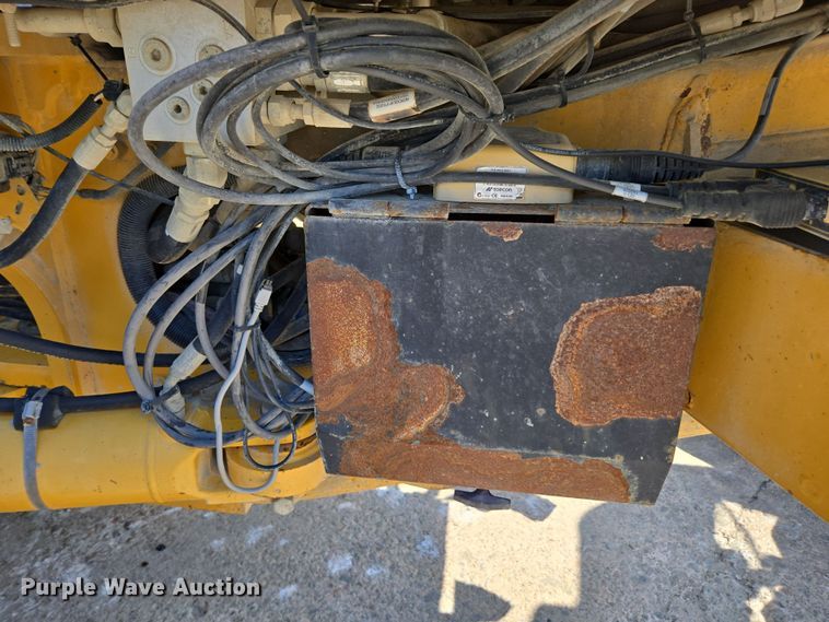 image for item EC3529 2013 John Deere 772G motor grader