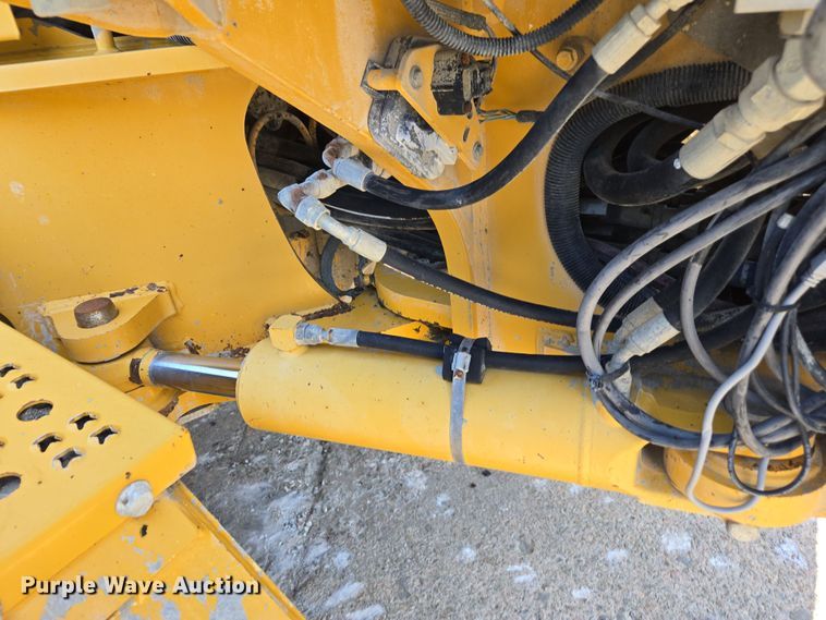 image for item EC3529 2013 John Deere 772G motor grader