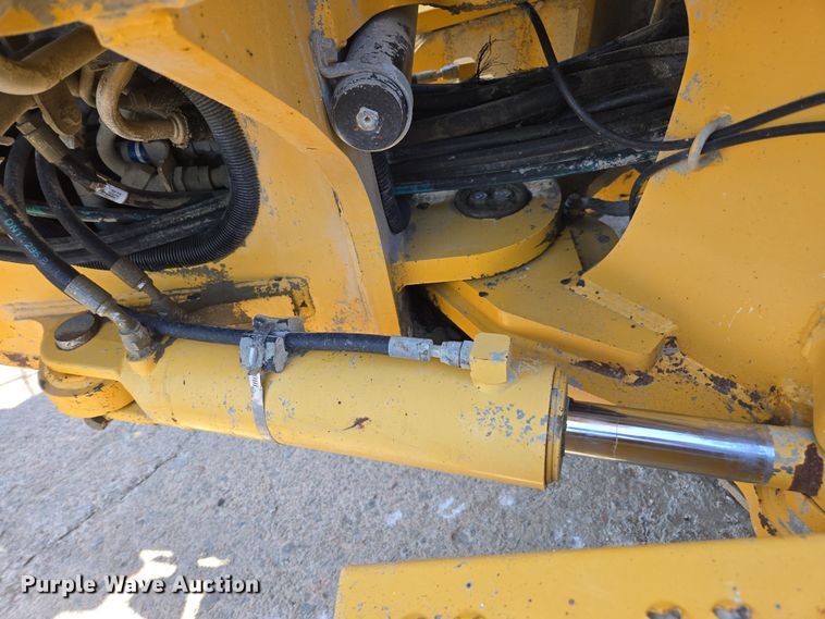 image for item EC3529 2013 John Deere 772G motor grader