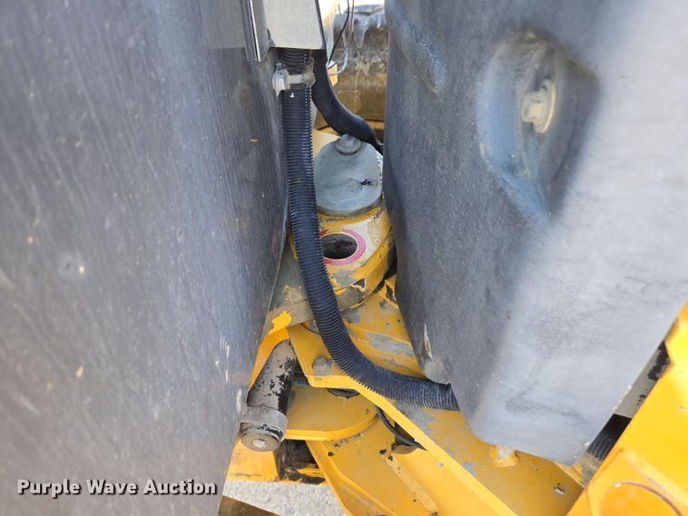 image for item EC3529 2013 John Deere 772G motor grader