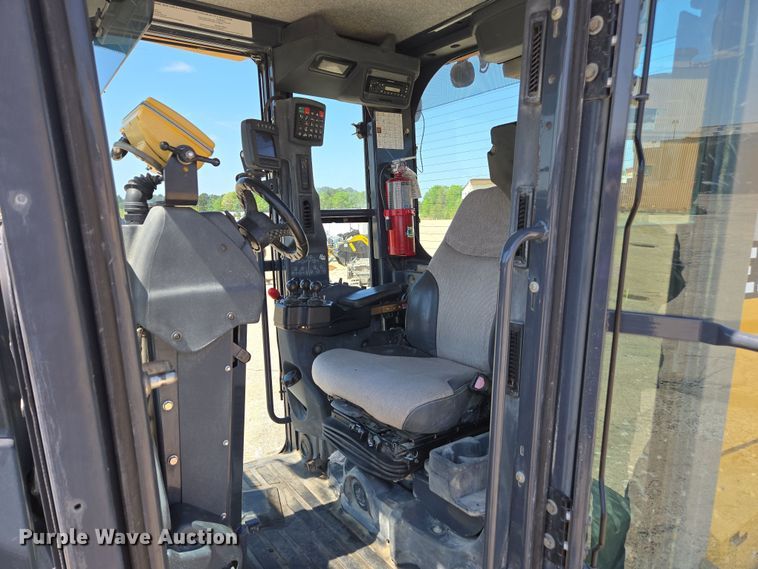 image for item EC3529 2013 John Deere 772G motor grader