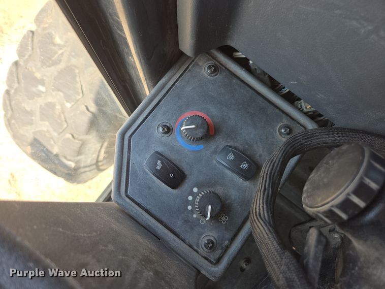 image for item EC3529 2013 John Deere 772G motor grader