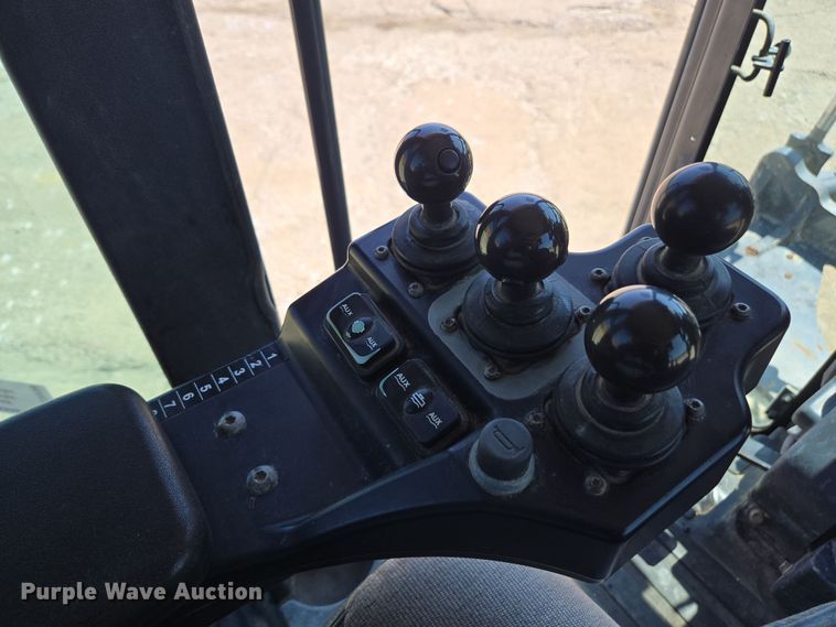 image for item EC3529 2013 John Deere 772G motor grader