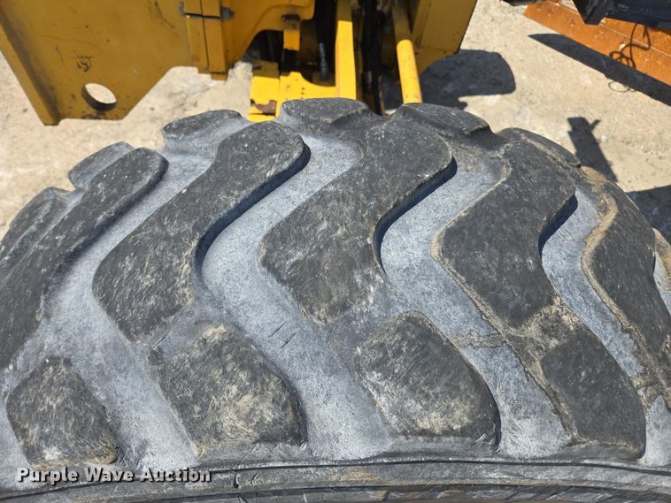 image for item EC3529 2013 John Deere 772G motor grader