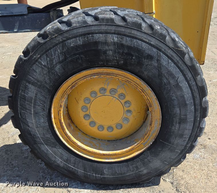 image for item EC3529 2013 John Deere 772G motor grader