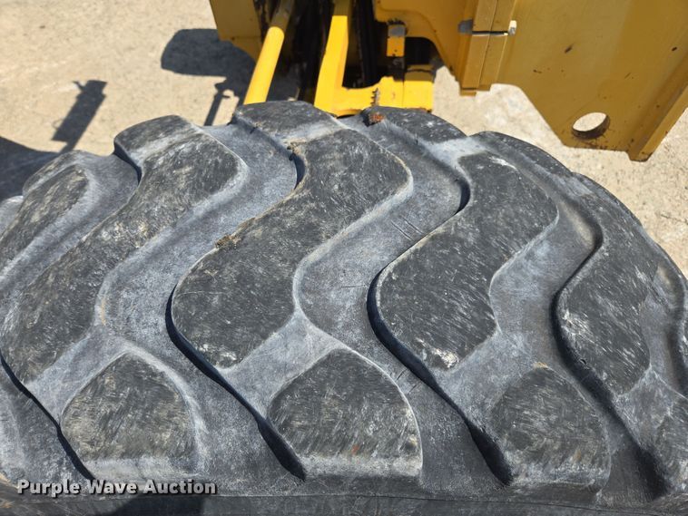 image for item EC3529 2013 John Deere 772G motor grader