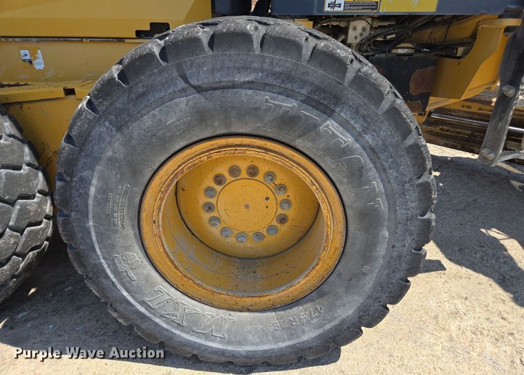 image for item EC3529 2013 John Deere 772G motor grader