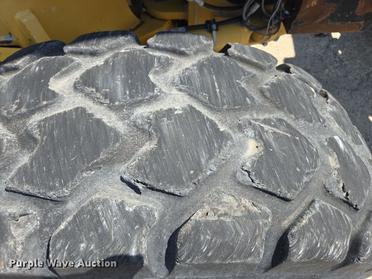 image for item EC3529 2013 John Deere 772G motor grader