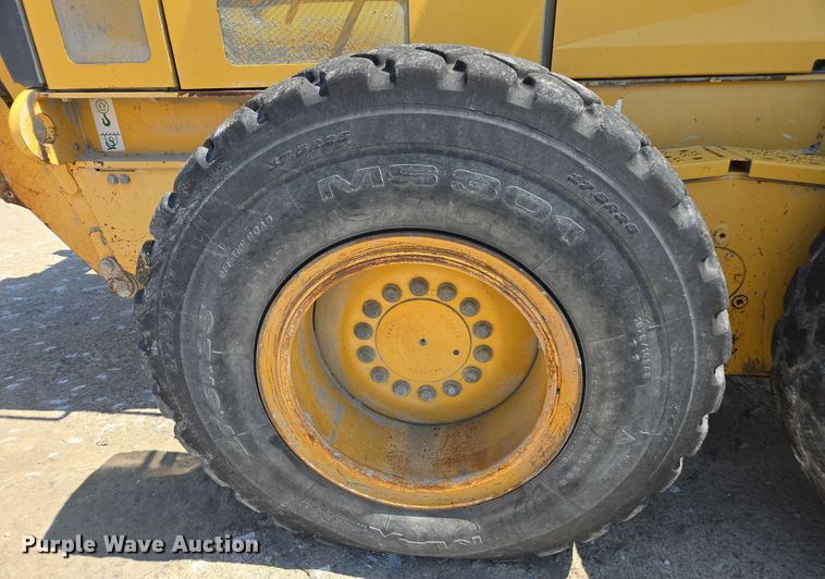 image for item EC3529 2013 John Deere 772G motor grader