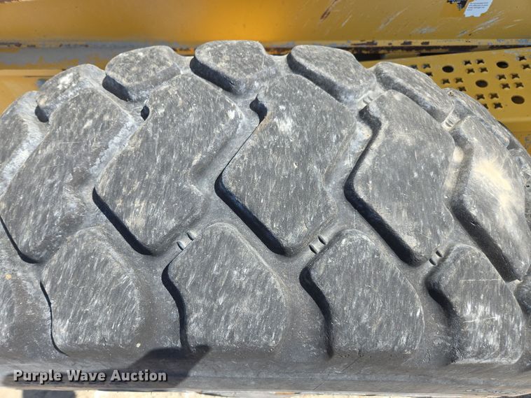 image for item EC3529 2013 John Deere 772G motor grader