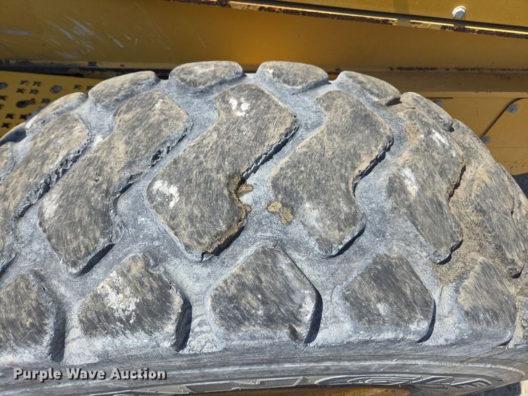 image for item EC3529 2013 John Deere 772G motor grader