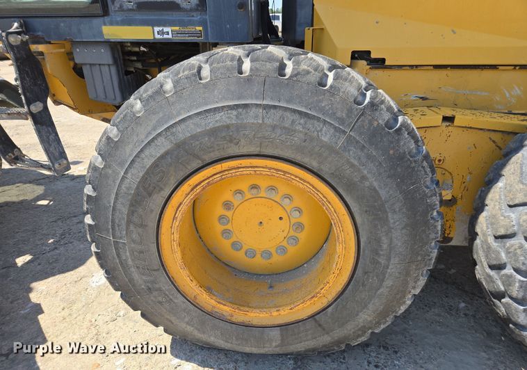 image for item EC3529 2013 John Deere 772G motor grader