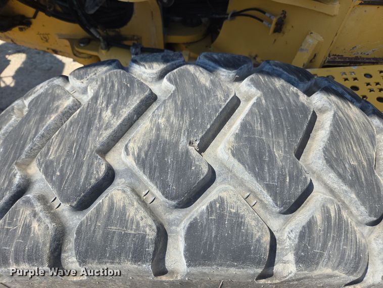 image for item EC3529 2013 John Deere 772G motor grader