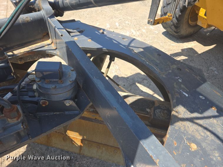 image for item EC3530 2015 John Deere 772G motor grader