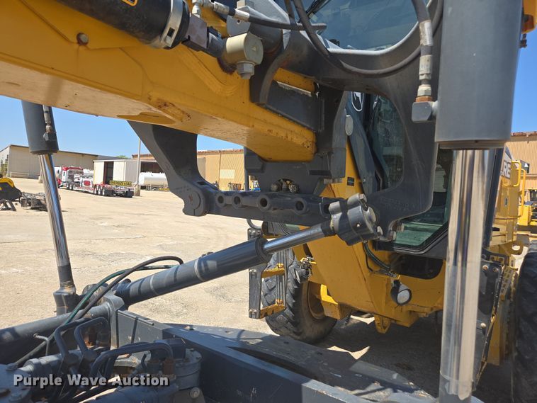 image for item EC3530 2015 John Deere 772G motor grader