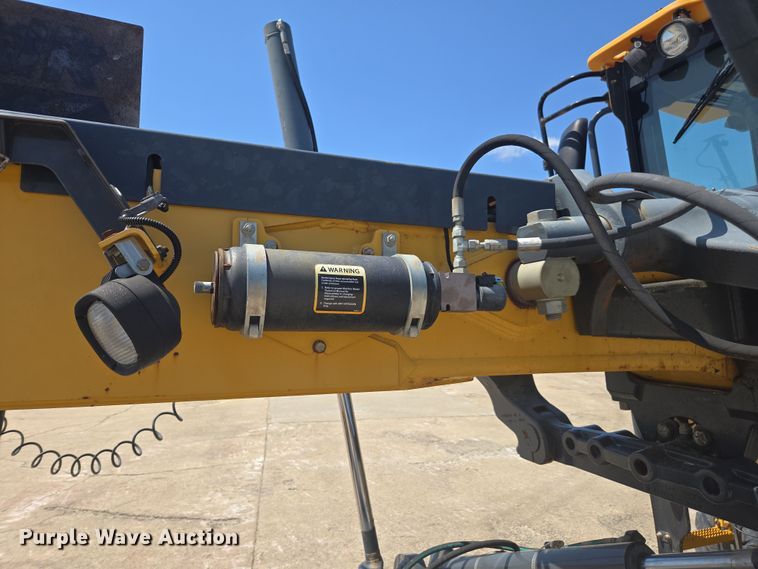 image for item EC3530 2015 John Deere 772G motor grader